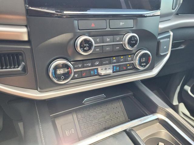 Photo of 2022 Agate Black Metallic Ford Expedition