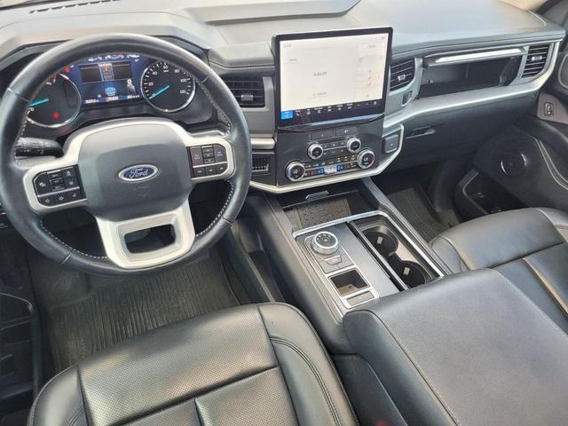 Photo of 2022 Agate Black Metallic Ford Expedition