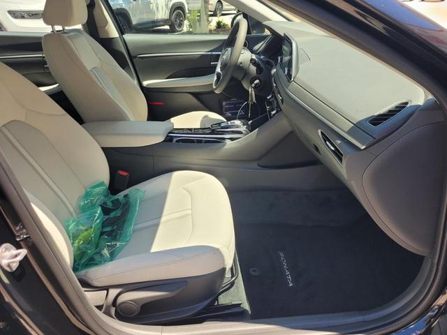 Photo of 2023 Onyx Black Hyundai SONATA