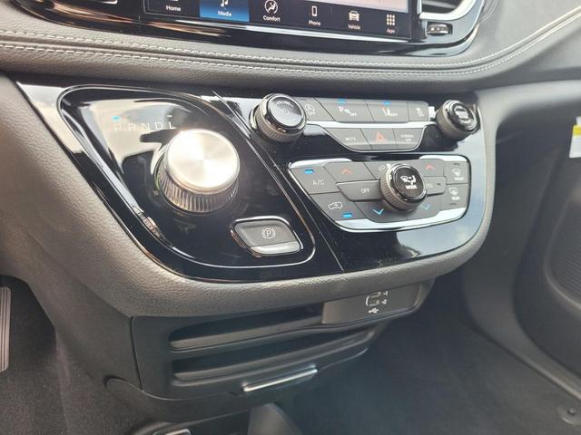 Photo of 2026 PW7 Chrysler Pacifica