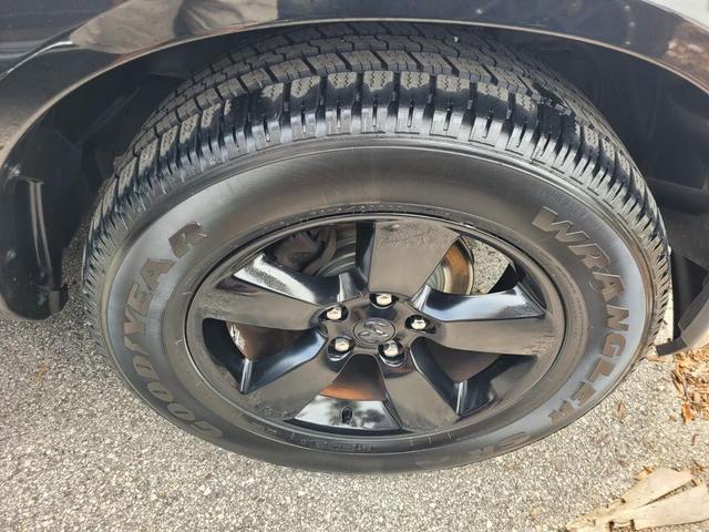 Photo of 2015 Brilliant Black Crystal Pearlcoat RAM 1500