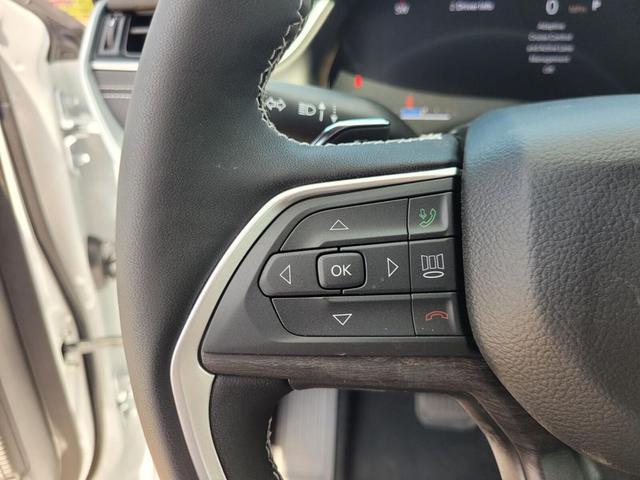Photo of 2025 Bright White Clearcoat Jeep Grand Cherokee L