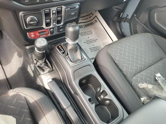 Photo of 2025 Anvil Clearcoat Jeep Gladiator
