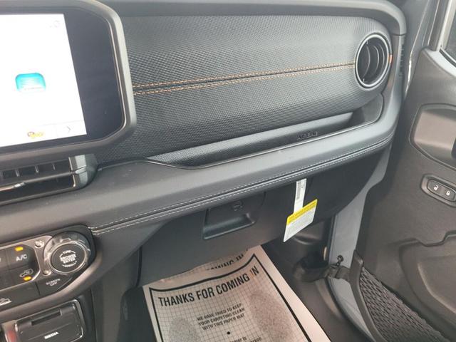 Photo of 2025 Anvil Clearcoat Jeep Gladiator