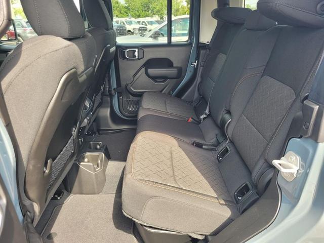 Photo of 2025 Anvil Clearcoat Jeep Gladiator