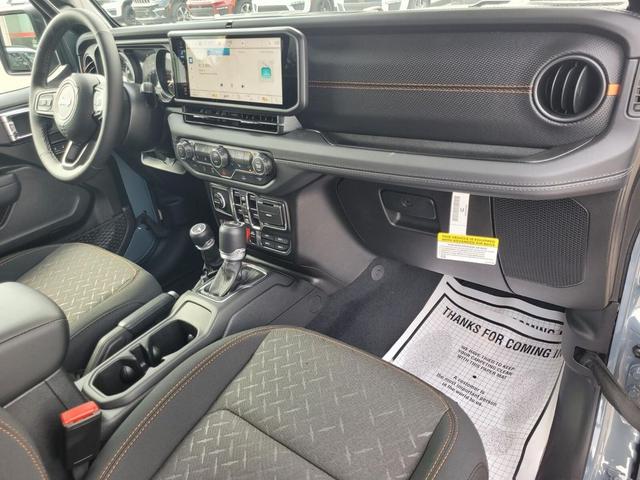 Photo of 2025 Anvil Clearcoat Jeep Gladiator