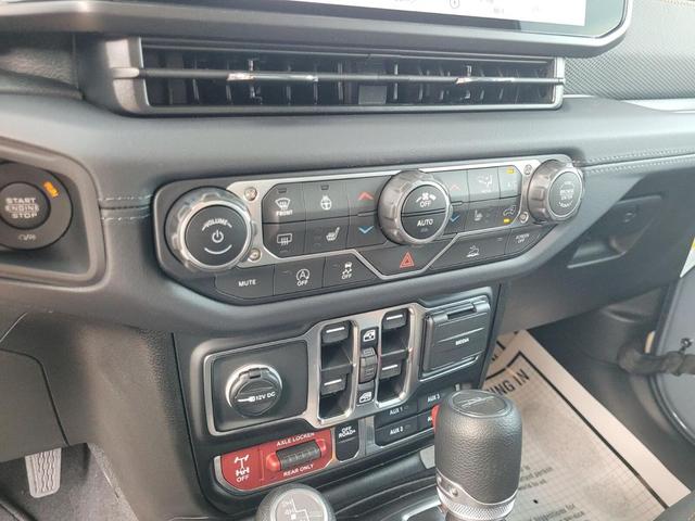 Photo of 2025 Anvil Clearcoat Jeep Gladiator