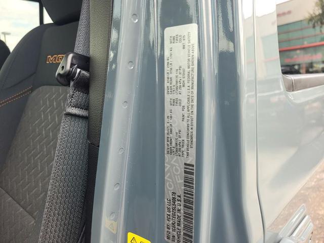 Photo of 2025 Anvil Clearcoat Jeep Gladiator