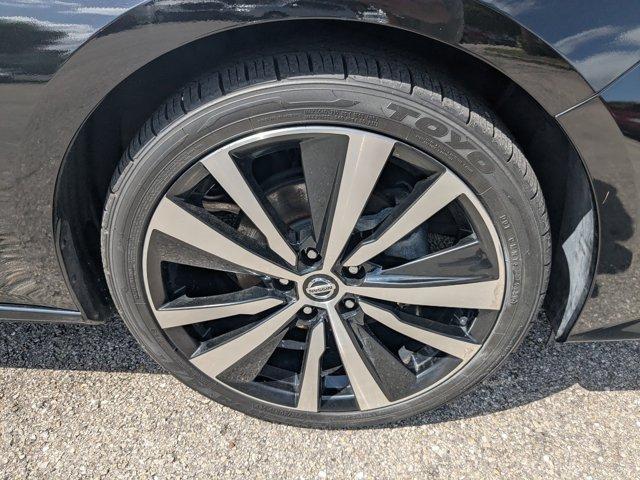Photo of 2020 Black Nissan Altima