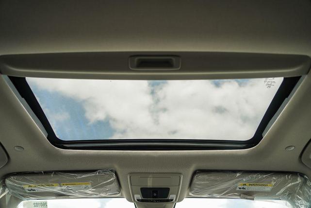 Photo of 2026 Platinum White Pearl Honda CR-V