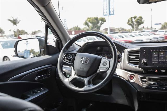 Photo of 2022 Gray Honda Pilot