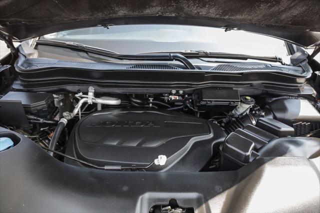 Photo of 2022 Gray Honda Pilot