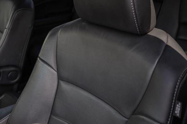 Photo of 2022 Gray Honda Pilot