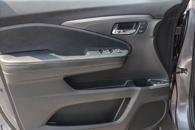 Photo of 2022 Gray Honda Pilot