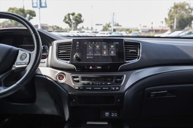 Photo of 2022 Gray Honda Pilot