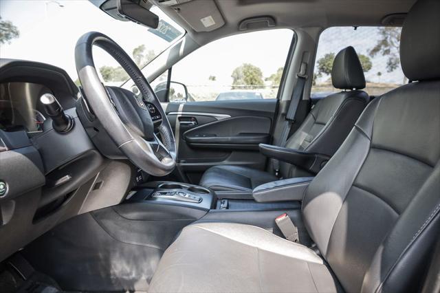 Photo of 2022 Gray Honda Pilot