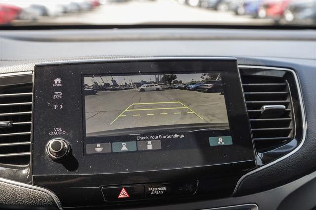 Photo of 2022 Gray Honda Pilot