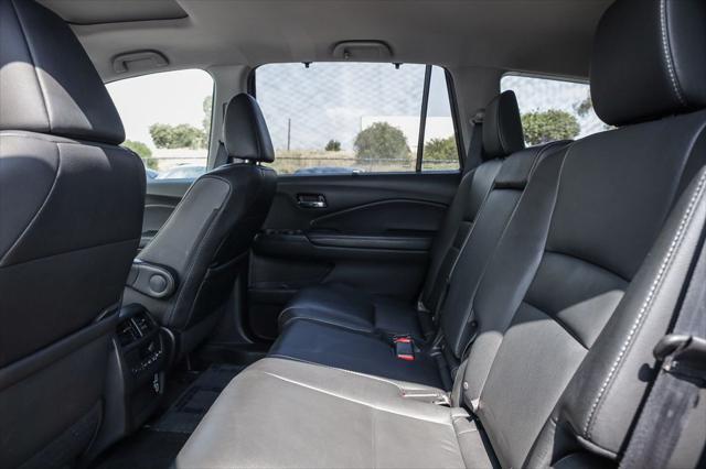 Photo of 2022 Gray Honda Pilot