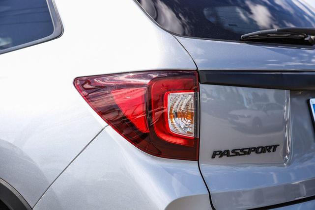 Photo of 2023 Lunar Silver Metallic Honda Passport