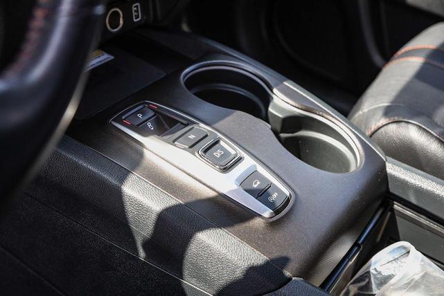 Photo of 2023 Lunar Silver Metallic Honda Passport