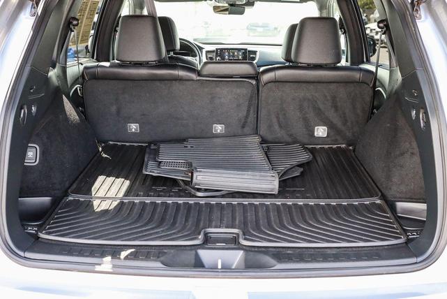 Photo of 2023 Lunar Silver Metallic Honda Passport