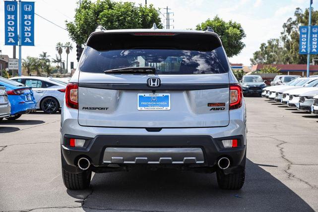 Photo of 2023 Lunar Silver Metallic Honda Passport