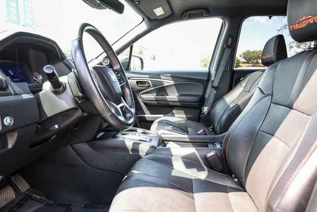 Photo of 2023 Lunar Silver Metallic Honda Passport
