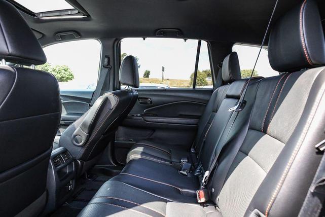 Photo of 2023 Lunar Silver Metallic Honda Passport
