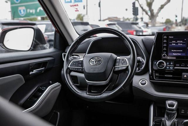 Photo of 2022 Ruby Flare Pearl Toyota Highlander