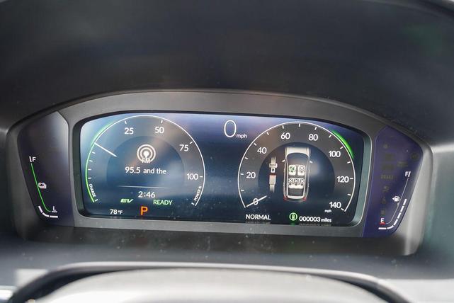 Photo of 2026 Platinum White Pearl Honda CR-V Hybrid