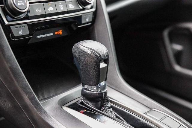 Photo of 2019 White Honda Civic