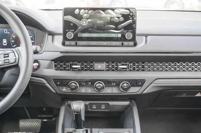 Photo of 2025 Solar Silver Metallic Honda Accord
