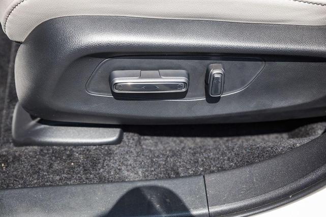 Photo of 2026 Platinum White Pearl Honda HR-V
