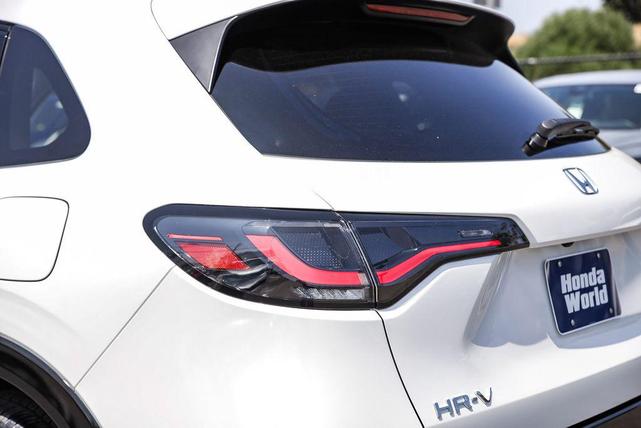 Photo of 2026 Platinum White Pearl Honda HR-V