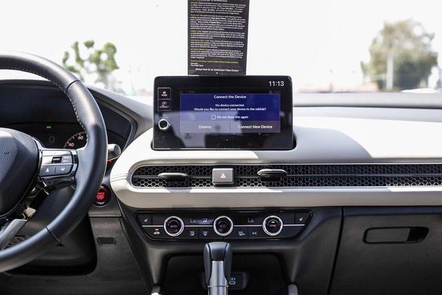 Photo of 2026 Platinum White Pearl Honda HR-V