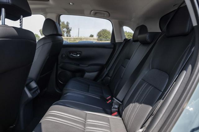 Photo of 2026 Platinum White Pearl Honda HR-V