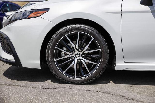 Photo of 2022 White Toyota Camry