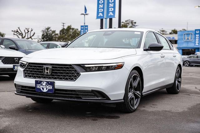 Photo of 2025 Platinum White Pearl Honda Accord Hybrid