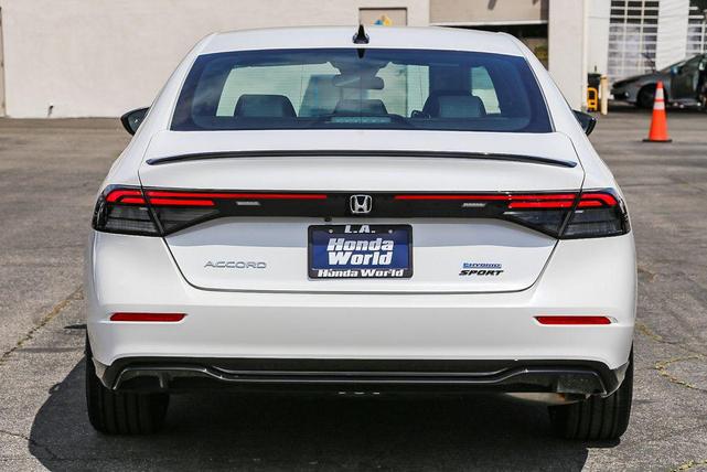 Photo of 2025 Platinum White Pearl Honda Accord Hybrid