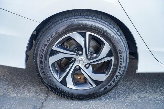 Photo of 2016 White Orchid Pearl Honda Accord