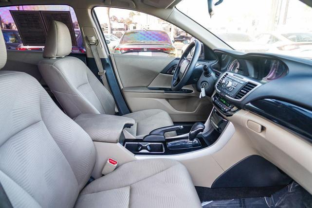 Photo of 2016 White Orchid Pearl Honda Accord
