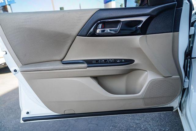 Photo of 2016 White Orchid Pearl Honda Accord