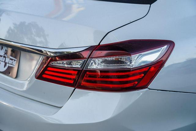 Photo of 2016 White Orchid Pearl Honda Accord
