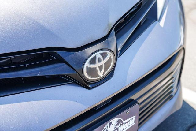 Photo of 2018 Predawn Gray Mica Toyota Sienna