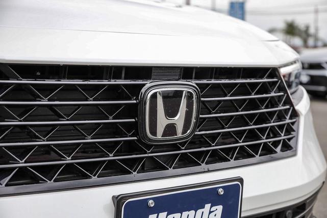 Photo of 2023 Platinum White Pearl Honda Accord Hybrid