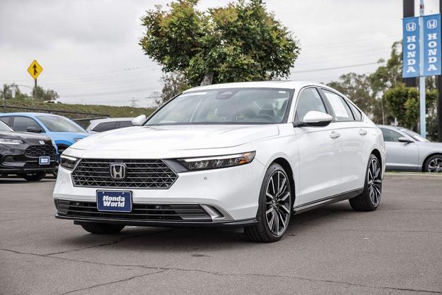 Photo of 2023 Platinum White Pearl Honda Accord Hybrid