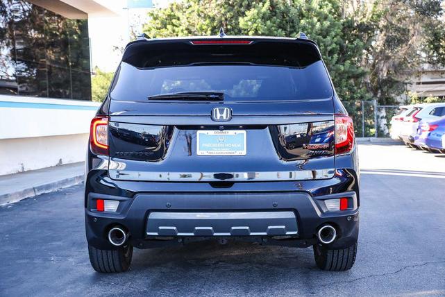 Photo of 2022 Crystal Black Pearl Honda Passport