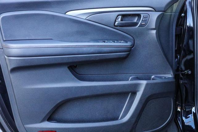 Photo of 2022 Crystal Black Pearl Honda Passport