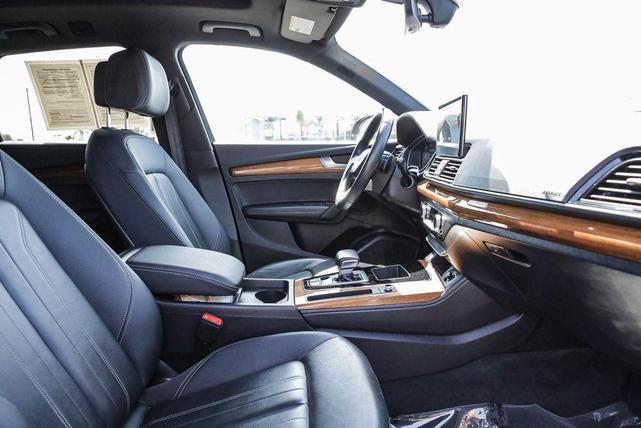 Photo of 2023 Gray Audi Q5