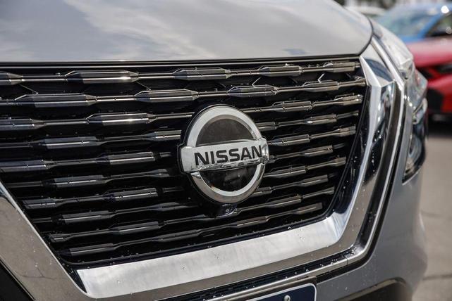 Photo of 2021 Gray Nissan Rogue